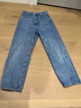 H&M straight legged blue jeans